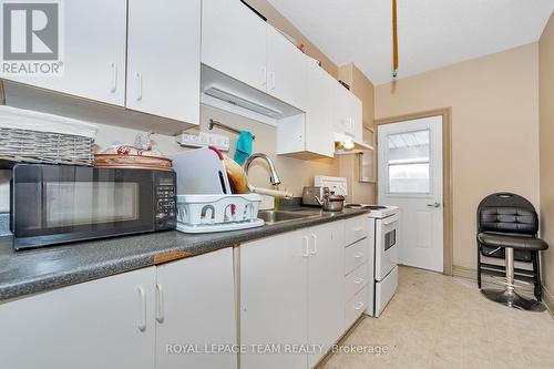 21 Raymond Street, Ottawa, ON - Indoor Photo Showing Kitchen