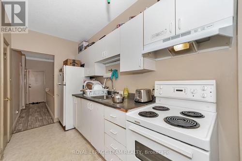 21 Raymond Street, Ottawa, ON - Indoor Photo Showing Kitchen