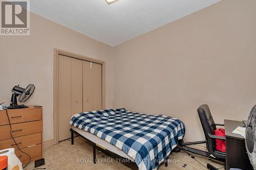 21 Raymond Street, Ottawa, ON - Indoor Photo Showing Bedroom