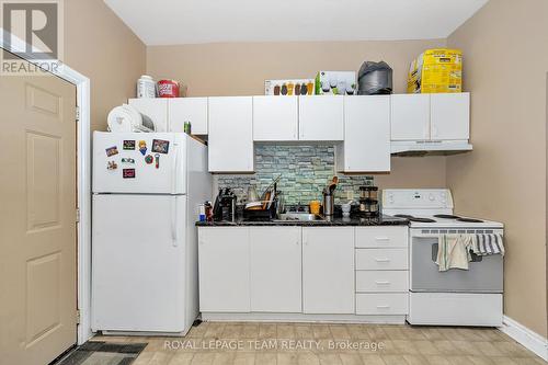 21 Raymond Street, Ottawa, ON - Indoor Photo Showing Kitchen