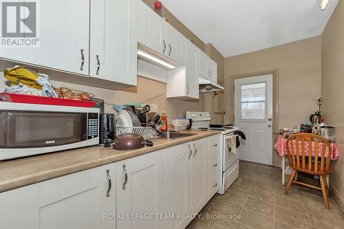 21 Raymond Street, Ottawa, ON - Indoor Photo Showing Kitchen