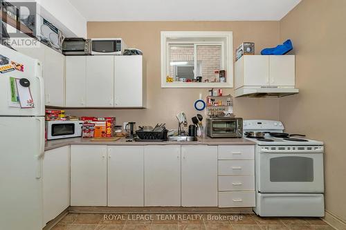 21 Raymond Street, Ottawa, ON - Indoor Photo Showing Kitchen