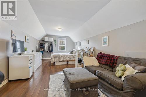 94 Glenmount Avenue, Hamilton (Ainslie Wood), ON - Indoor Photo Showing Living Room