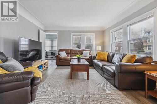 94 Glenmount Avenue, Hamilton (Ainslie Wood), ON - Indoor Photo Showing Living Room