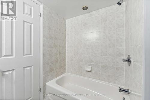 19 - 2342 Bois Vert Place, Ottawa, ON - Indoor Photo Showing Bathroom