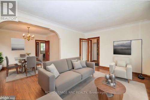 223 Niagara Street, St. Catharines (445 - Facer), ON - Indoor Photo Showing Living Room