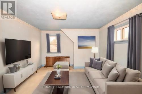 223 Niagara Street, St. Catharines (445 - Facer), ON - Indoor Photo Showing Living Room