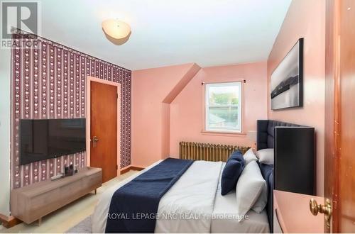 223 Niagara Street, St. Catharines (445 - Facer), ON - Indoor Photo Showing Bedroom