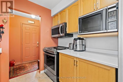 17 Waterview Court, Welland (772 - Broadway), ON - Indoor Photo Showing Kitchen