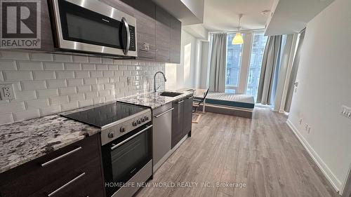 1806 - 28 Wellesley Street, Toronto, ON - Indoor Photo Showing Kitchen With Upgraded Kitchen