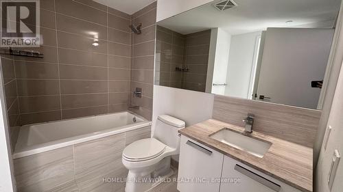 1806 - 28 Wellesley Street, Toronto, ON - Indoor Photo Showing Bathroom