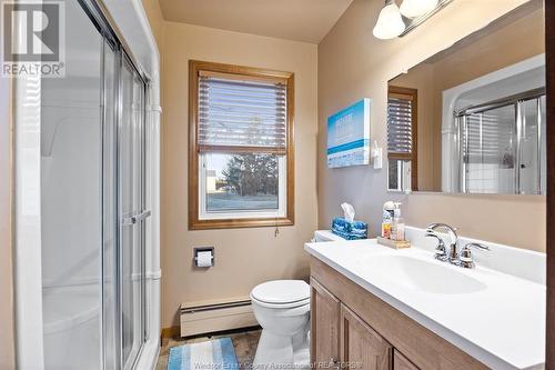 314 County Rd 27 West, Kingsville, ON - Indoor Photo Showing Bathroom