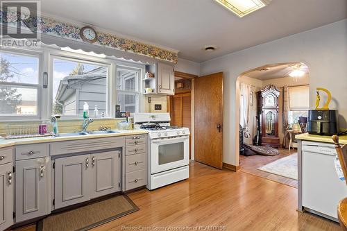 314 County Rd 27 West, Kingsville, ON - Indoor Photo Showing Kitchen With Double Sink