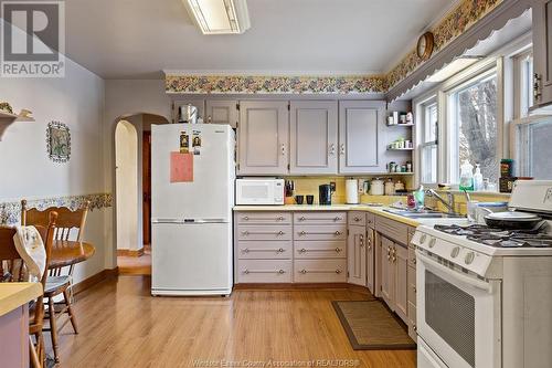 314 County Rd 27 West, Kingsville, ON - Indoor Photo Showing Kitchen With Double Sink