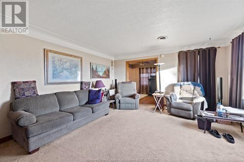 314 County Rd 27 West, Kingsville, ON - Indoor Photo Showing Living Room