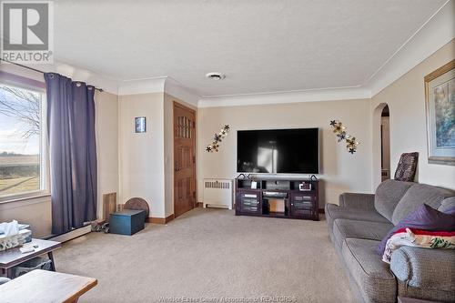 314 County Rd 27 West, Kingsville, ON - Indoor Photo Showing Living Room