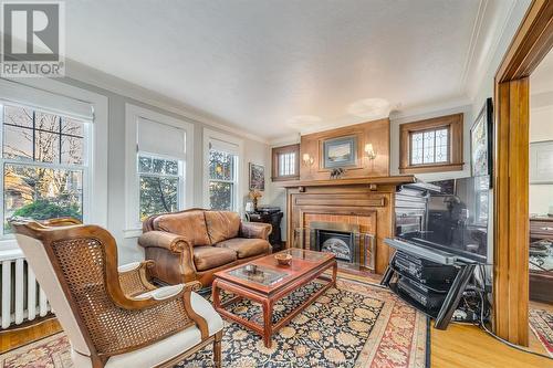 1961 Verdun Avenue, Windsor, ON - Indoor Photo Showing Living Room With Fireplace