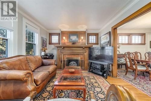 1961 Verdun Avenue, Windsor, ON - Indoor Photo Showing Living Room With Fireplace