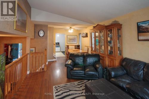 17 Mcconkey Place, Barrie, ON - Indoor Photo Showing Living Room