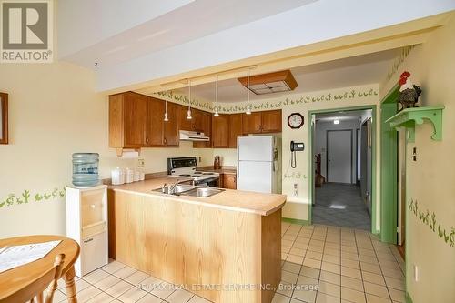 40 Rocky Mountain Crescent, Brampton, ON - Indoor Photo Showing Kitchen With Double Sink