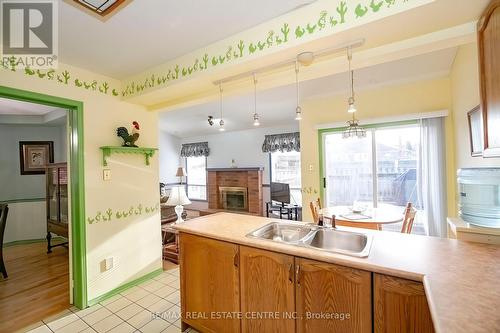 40 Rocky Mountain Crescent, Brampton, ON - Indoor Photo Showing Kitchen With Double Sink