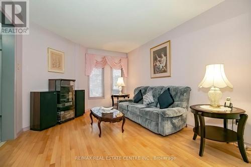 40 Rocky Mountain Crescent, Brampton, ON - Indoor Photo Showing Living Room