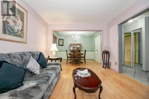 40 Rocky Mountain Crescent, Brampton, ON - Indoor Photo Showing Living Room