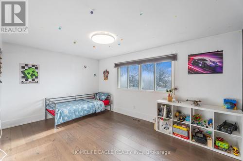 5 Mendys Forest, Aurora, ON - Indoor Photo Showing Bedroom