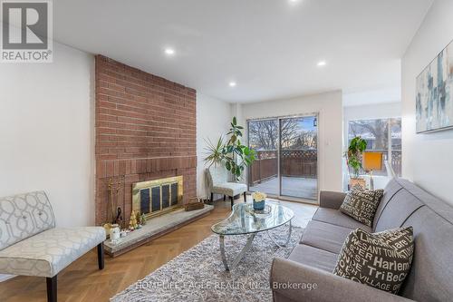 5 Mendys Forest, Aurora, ON - Indoor Photo Showing Living Room With Fireplace