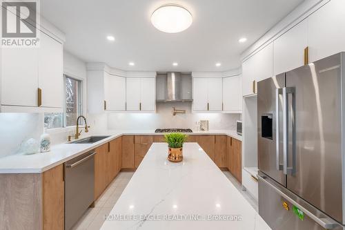 5 Mendys Forest, Aurora, ON - Indoor Photo Showing Kitchen With Upgraded Kitchen