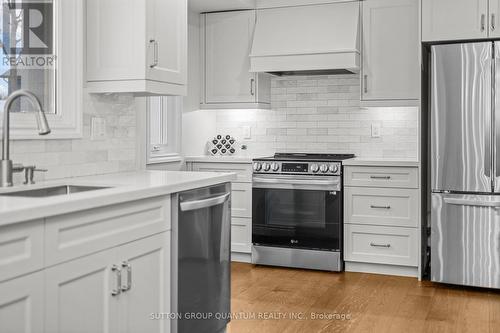 2401 St Frances Drive, Burlington, ON - Indoor Photo Showing Kitchen With Upgraded Kitchen