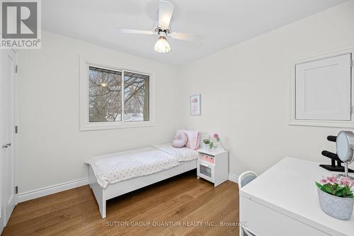 2401 St Frances Drive, Burlington, ON - Indoor Photo Showing Bedroom