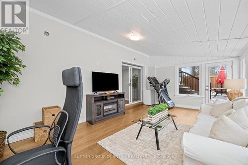 2401 St Frances Drive, Burlington, ON - Indoor