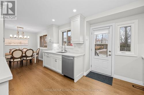 2401 St Frances Drive, Burlington, ON - Indoor Photo Showing Kitchen