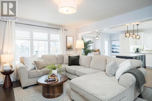 988 Clark Boulevard, Milton, ON - Indoor Photo Showing Living Room