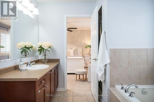 988 Clark Boulevard, Milton, ON - Indoor Photo Showing Bathroom