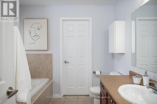 988 Clark Boulevard, Milton, ON - Indoor Photo Showing Bathroom