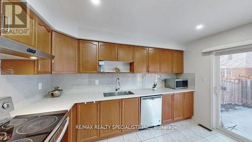 13 Degrassi Cove Circle, Brampton, ON - Indoor Photo Showing Kitchen