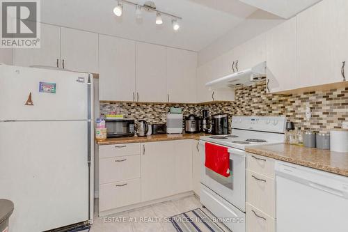 22 Durango Drive, Brampton, ON - Indoor Photo Showing Kitchen