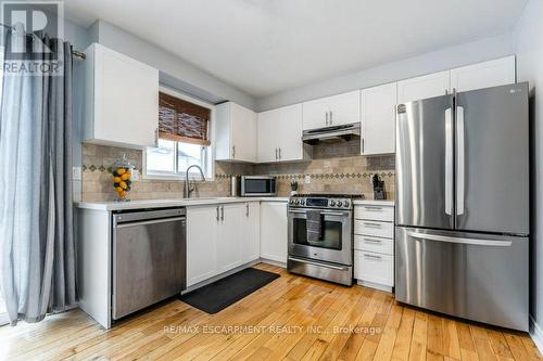 9 Lovell Crescent, Brantford, ON - Indoor Photo Showing Kitchen