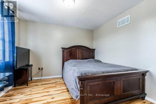 9 Lovell Crescent, Brantford, ON - Indoor Photo Showing Bedroom