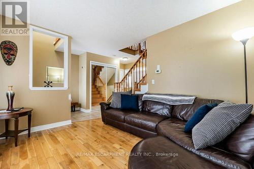 9 Lovell Crescent, Brantford, ON - Indoor Photo Showing Living Room