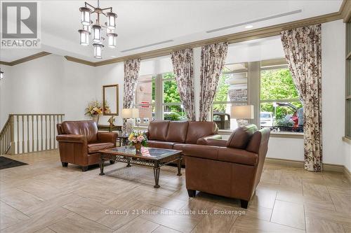 2510 - 100 Burloak Drive, Burlington (Appleby), ON - Indoor Photo Showing Living Room