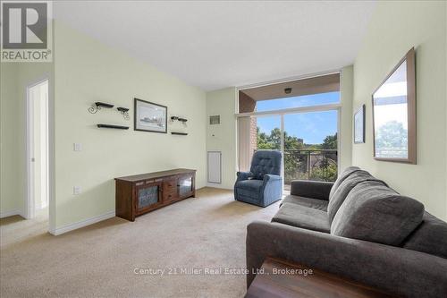 2510 - 100 Burloak Drive, Burlington (Appleby), ON - Indoor Photo Showing Living Room