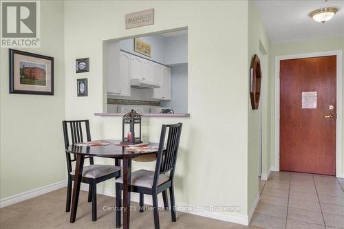 2510 - 100 Burloak Drive, Burlington (Appleby), ON - Indoor Photo Showing Dining Room