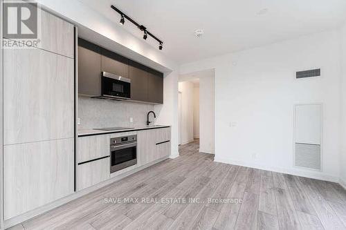 1620 - 108 Peter Street, Toronto, ON - Indoor Photo Showing Kitchen