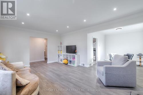 177 Allanford Road, Toronto, ON - Indoor Photo Showing Living Room