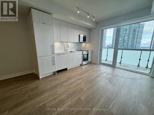 1309 - 4130 Parkside Village Drive, Mississauga, ON - Indoor Photo Showing Kitchen