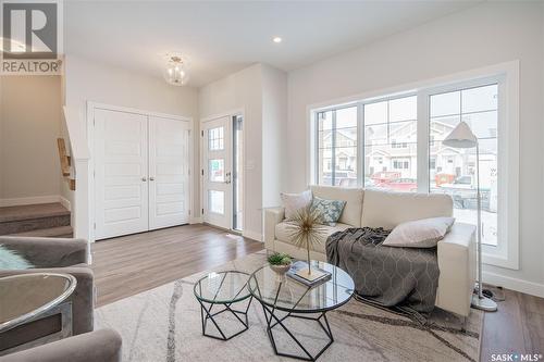 5504 Nicholson Avenue E, Regina, SK - Indoor Photo Showing Living Room