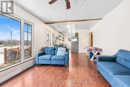 3053 Brewers Mills Road, Kingston (City North Of 401), ON - Indoor Photo Showing Living Room